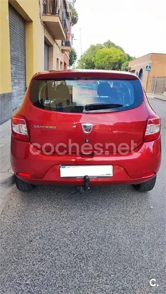 Usado Dacia Sandero 90 CV (66 kW) 2015 Granate Berlina