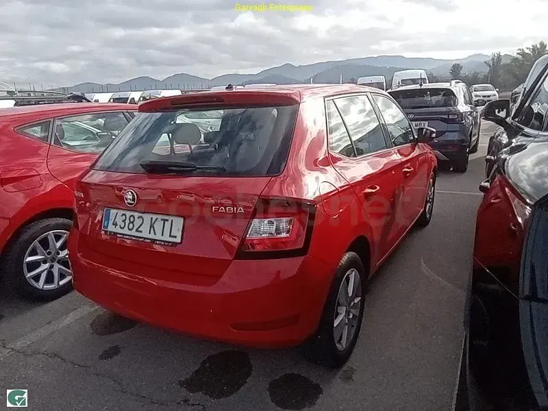 Usado Skoda Fabia 75 CV (55 kW) 2019 Rojo Utilitario
