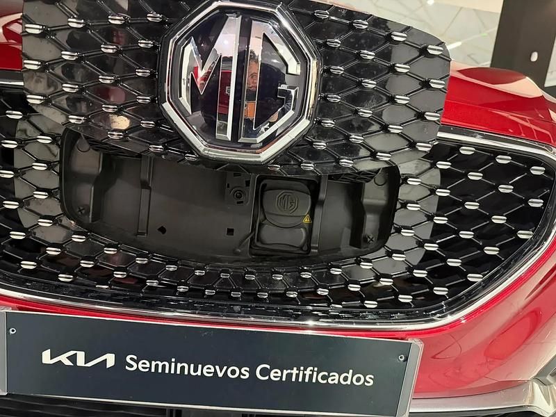 Käytetty MG ZS Comfort 105 kW (143 HP) 2021 Punainen Katumaasturi