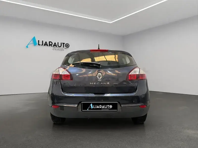 Usado Renault Mégane IV Bose Edition 130 CV (95 kW) 2016 Gris / plata Berlina