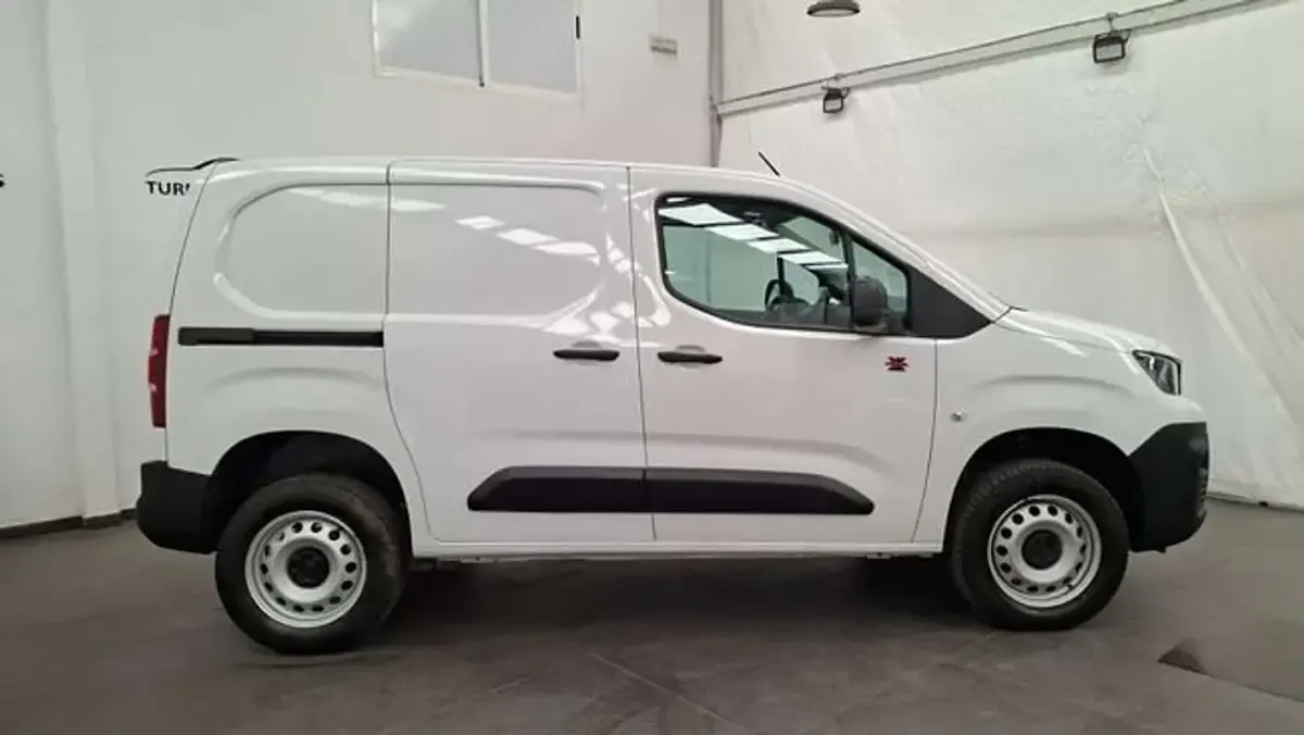 Usado Peugeot Partner Premium 130 CV (95 kW) 2022 Blanco Monovolumen