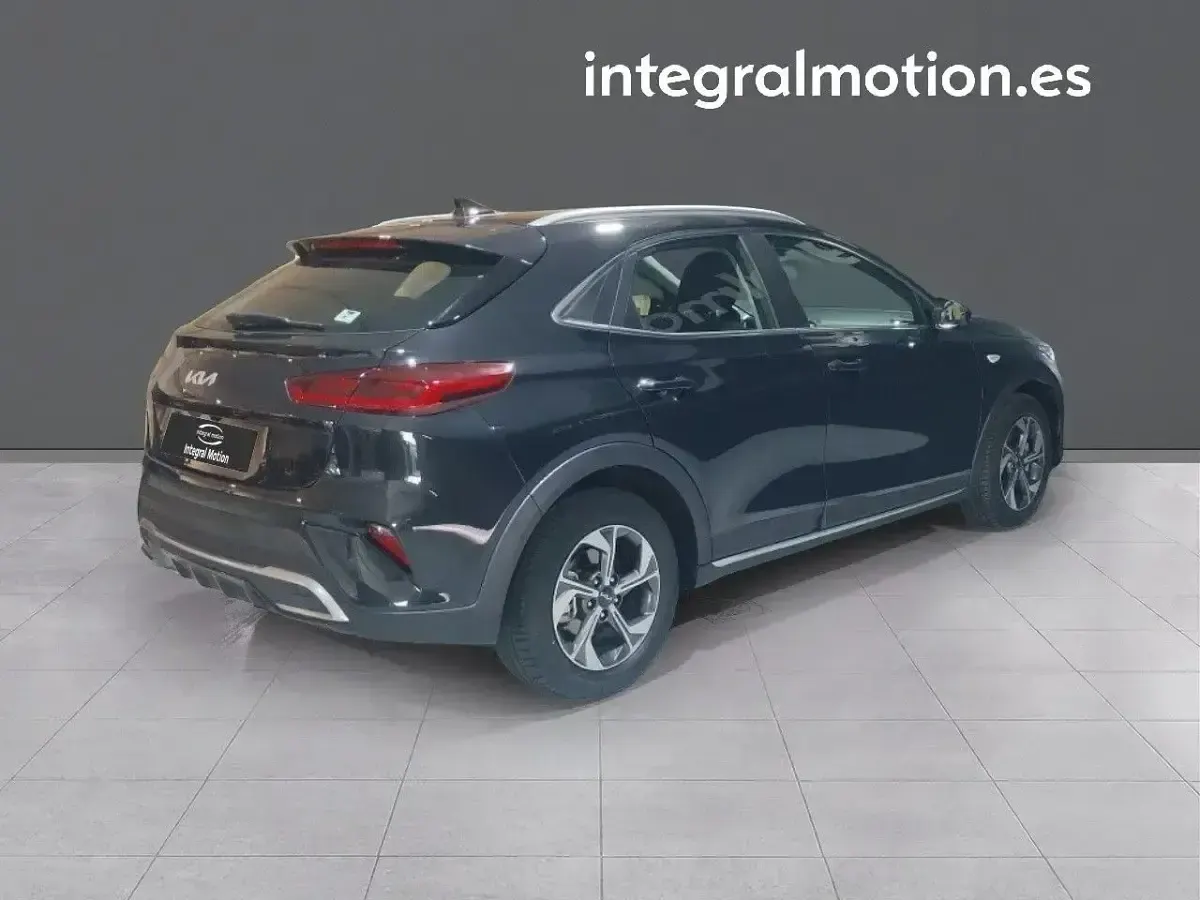 Usado Kia XCeed 100 CV (73 kW) 2024 Negro SUV