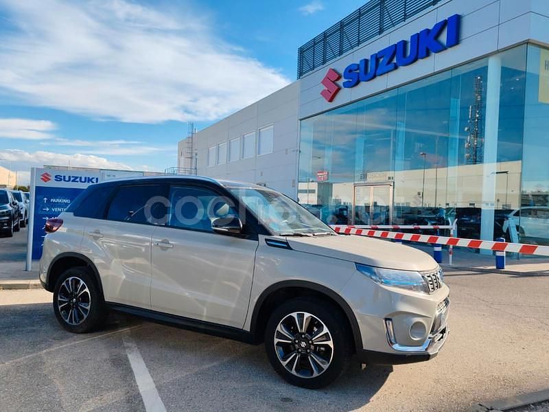 Beige Usado 2023 Suzuki Vitara GLX SUV | 23.950 € (Precio justo) - Imagen 1/4