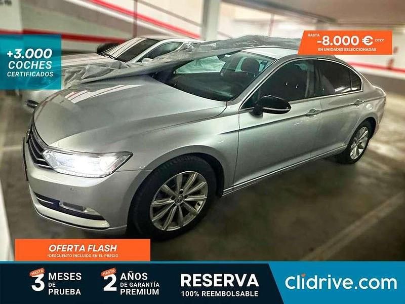 Usado VW Passat Advance 120 CV (88 kW) 2017 Gris Berlina