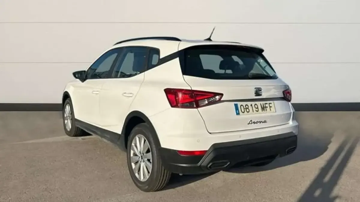 Usado Seat Arona Style 110 CV (80 kW) 2023 Blanco SUV
