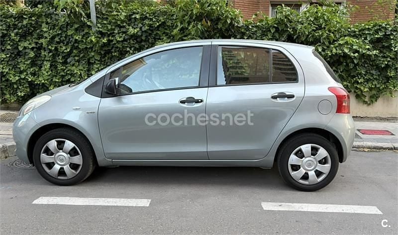 Usado Toyota Yaris 90 CV (66 kW) 2008 Gris / plata Utilitario