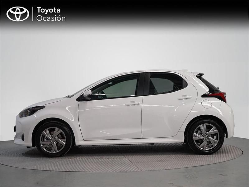 Usado Toyota Yaris Hybrid Active 116 CV (85 kW) 2024 Blanco classic