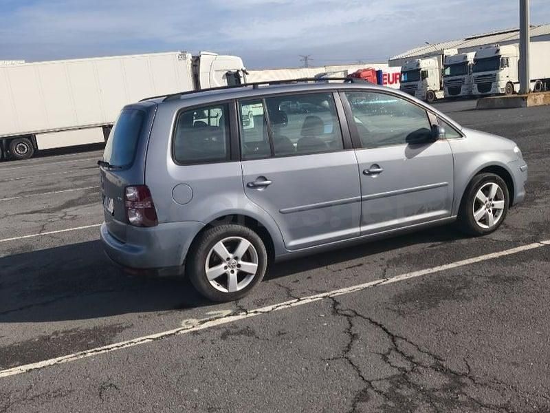 Usado VW Touran 105 CV (77 kW) 2009 Azul Monovolumen