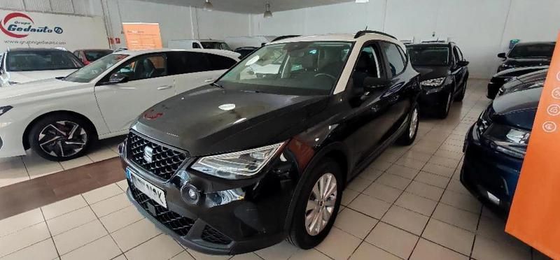 Usado Seat Arona Style 116 CV (85 kW) 2025 Negro midnight + techo blanco SUV