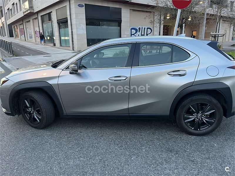 Usado Lexus UX Business Edition 184 CV (135 kW) 2023 Gris / plata SUV