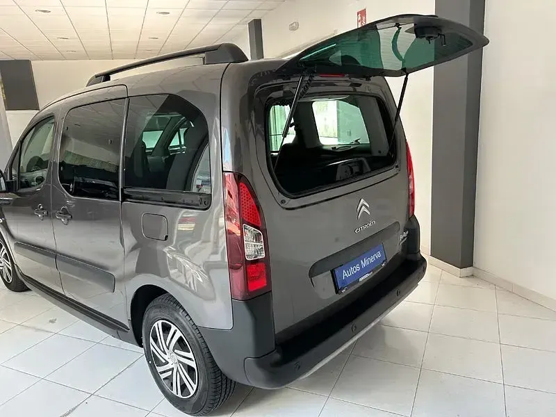 Usado Citroën Berlingo XTR 120 CV (88 kW) 2017 Marrón Monovolumen
