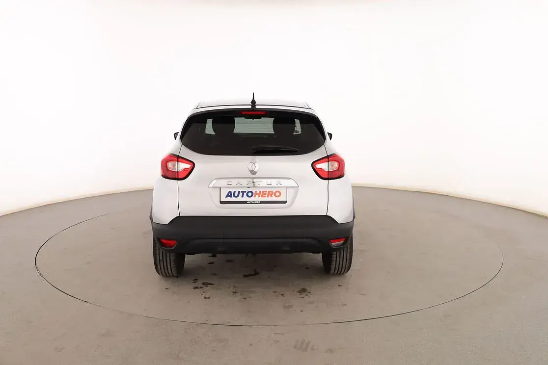 Usado Renault Captur Zen 120 CV (88 kW) 2017 Gris SUV