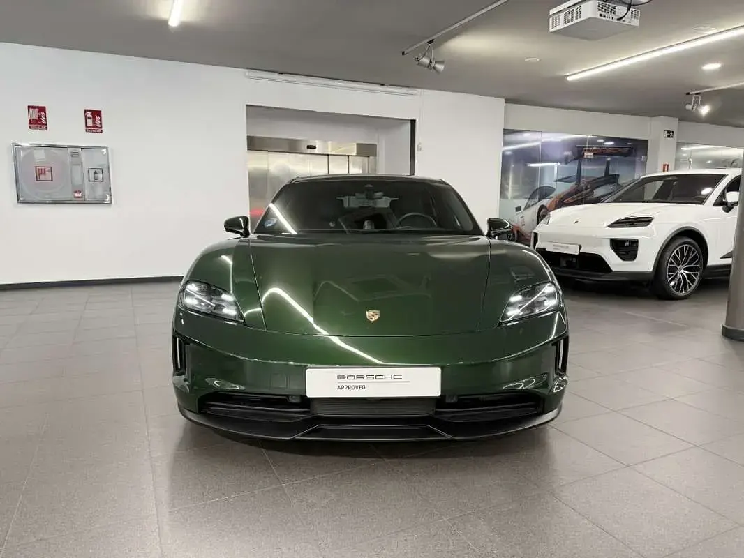 Usado Porsche Taycan 4S 400 kW (544 CV) 2024 Verde Berlina