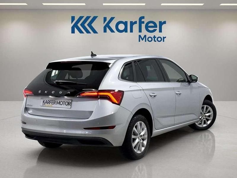 Usado Skoda Scala Style 109 CV (80 kW) 2022 Gris Utilitario