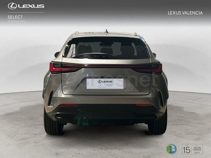 Usado Lexus NX350h Executive Line 242 CV (177 kW) 2022 Gris / plata SUV