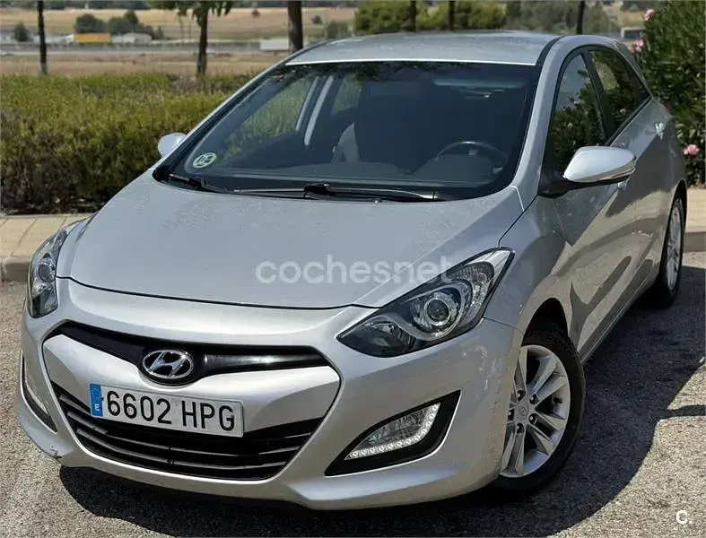 Usado Hyundai i30 GLS 110 CV (80 kW) 2013 Gris / plata Berlina