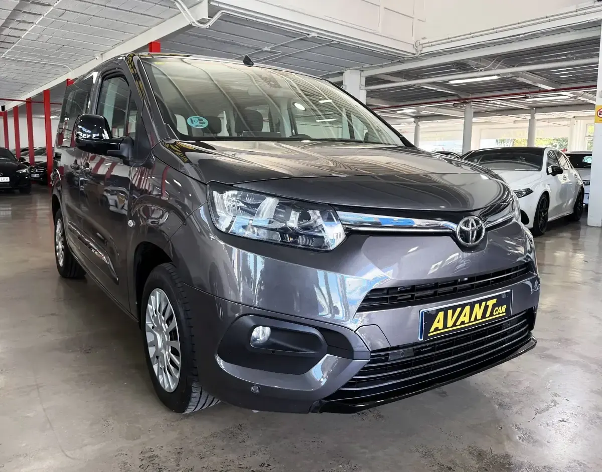 Usado Toyota Proace Verso Active 131 CV (96 kW) 2022 Gris / plata Familiar