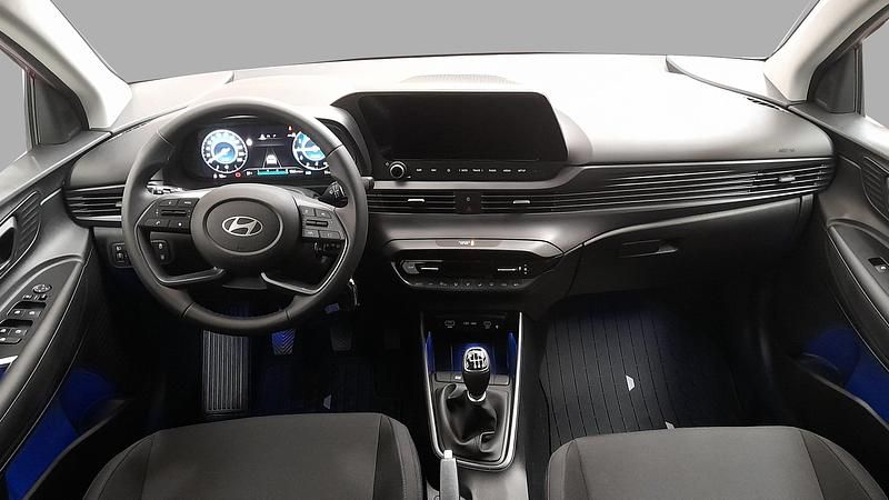 Usado Hyundai i20 Blackline 100 CV (73 kW) 2025 Rojo dragón (techo negro) Utilitario