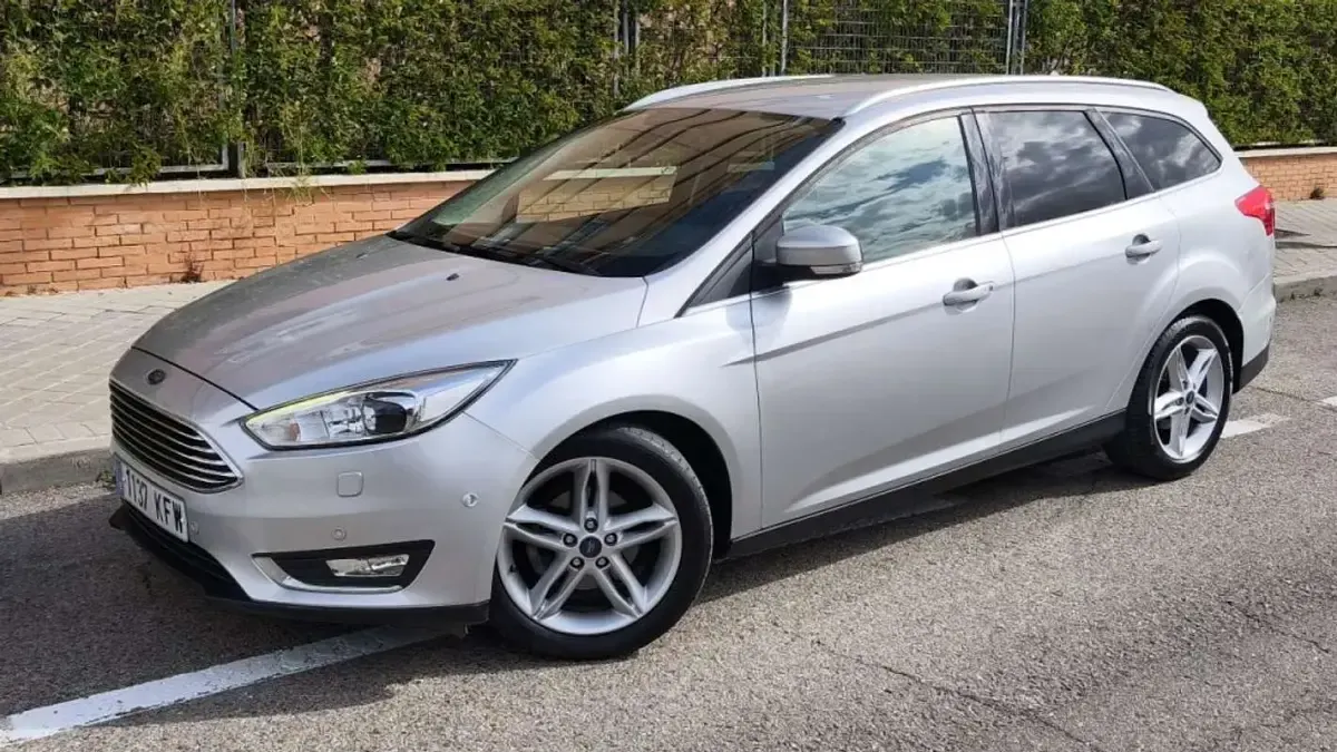 Usado Ford Focus Titanium 125 CV (91 kW) 2017 Plateado Familiar