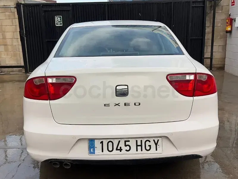 Usado Seat Exeo Reference 120 CV (88 kW) 2011 Blanco Familiar