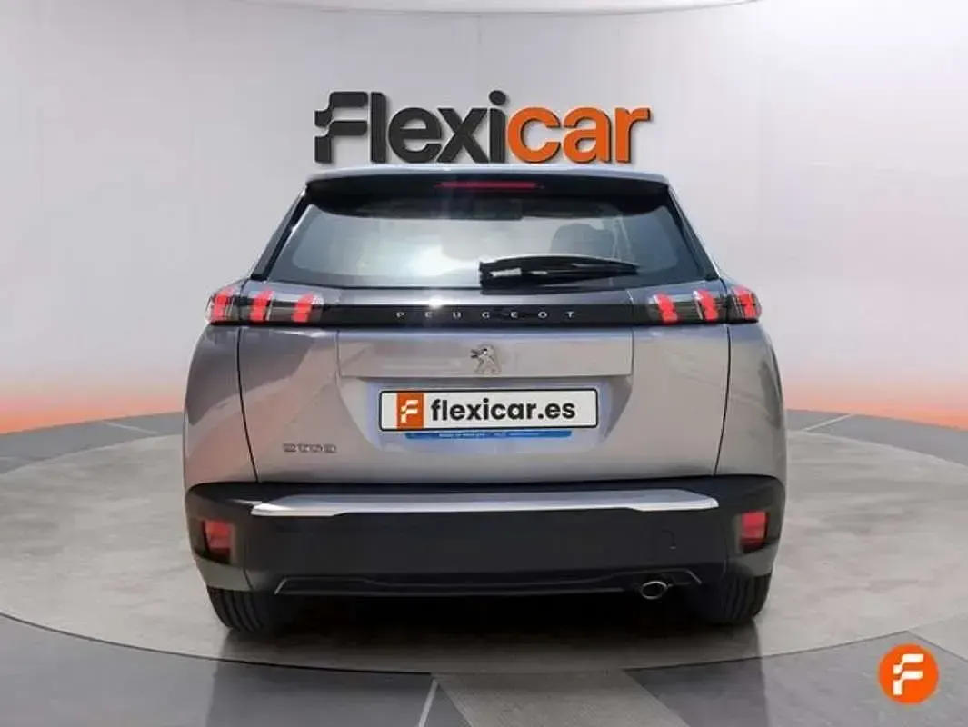 Usado Peugeot 2008 Active 110 CV (80 kW) 2022 Gris SUV
