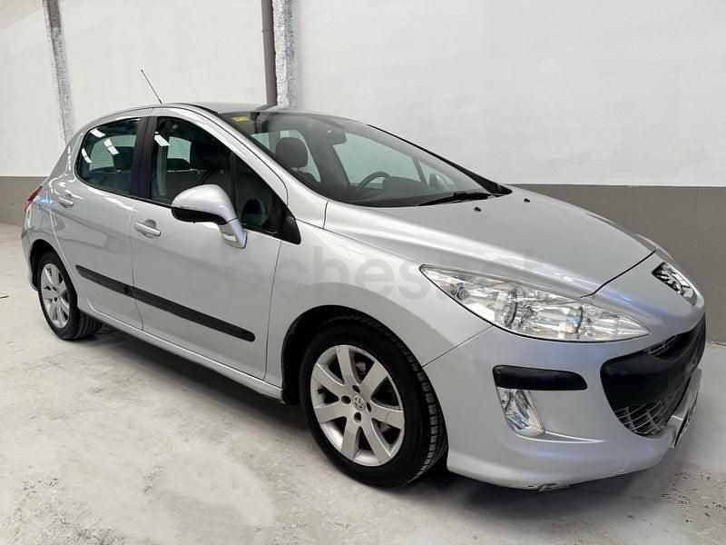 Usado Peugeot 308 90 CV (66 kW) 2008 Gris / plata Berlina