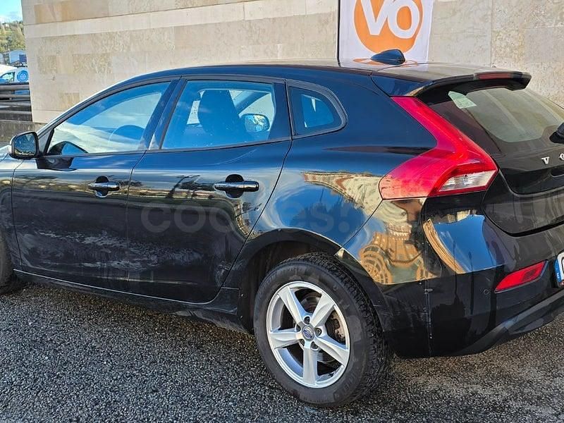 Usado Volvo V40 Kinetic 115 CV (84 kW) 2015 Negro Berlina