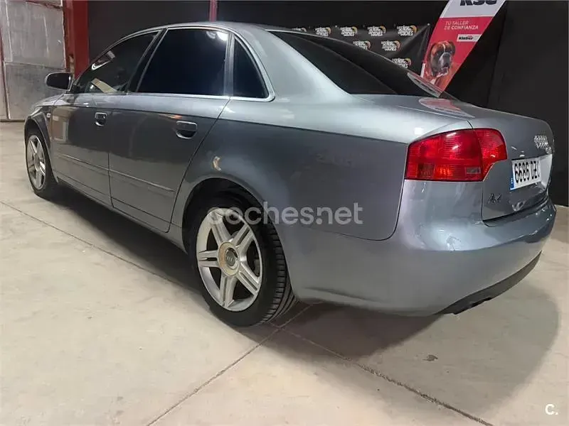 Usado Audi A4 Ambiente 140 CV (102 kW) 2006 Gris / plata Berlina