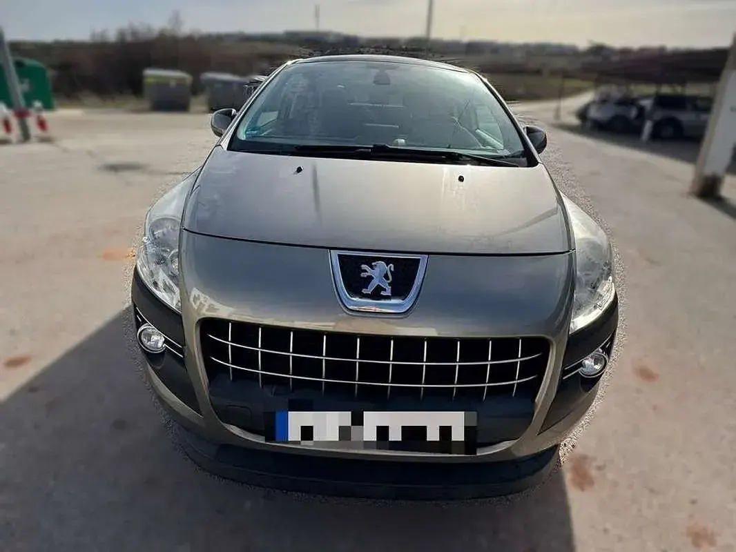Usado Peugeot 3008 Premium 120 CV (88 kW) 2011 Gris Familiar