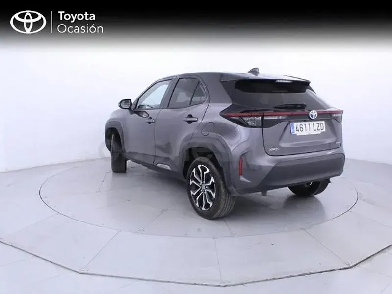 Usado Toyota Yaris Cross Active 116 CV (85 kW) 2022 Gris / plata SUV