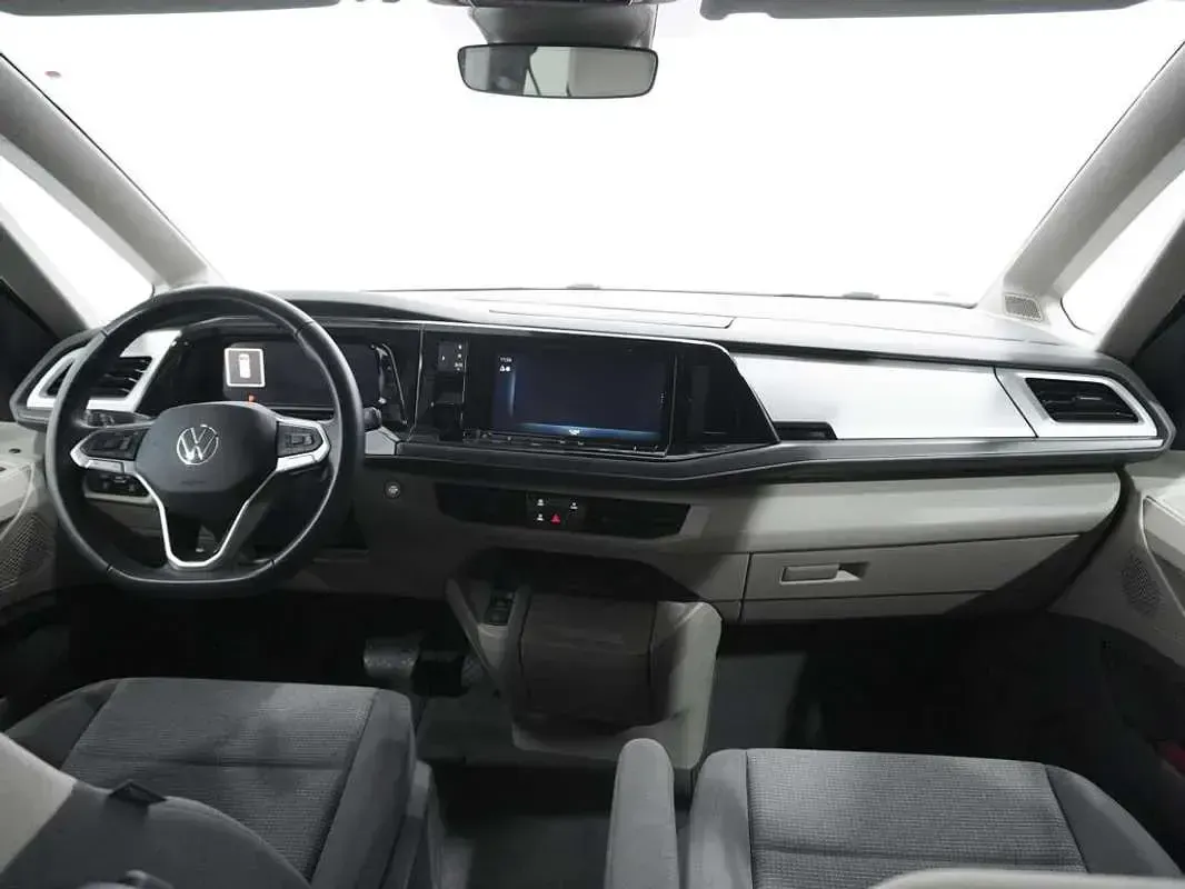 Usado VW Multivan 150 CV (110 kW) 2025 Rojo Monovolumen