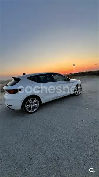 Usado Seat Leon XCELLENCE 150 CV (110 kW) 2022 Blanco Berlina