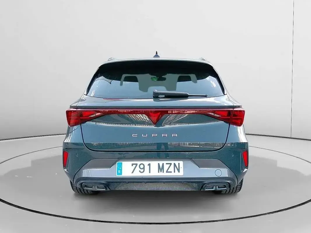 Usado Cupra Leon 150 CV (110 kW) 2025 Azul Familiar