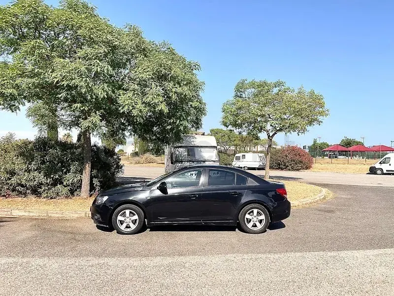 Usado Chevrolet Cruze LT 124 CV (91 kW) 2012 Negro Berlina