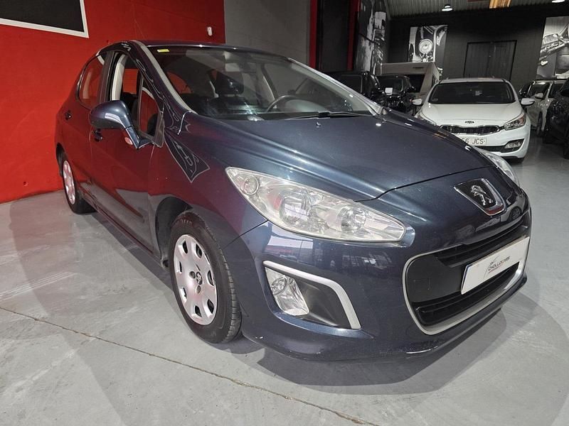 Usado Peugeot 308 Active 92 CV (67 kW) 2013 Negro