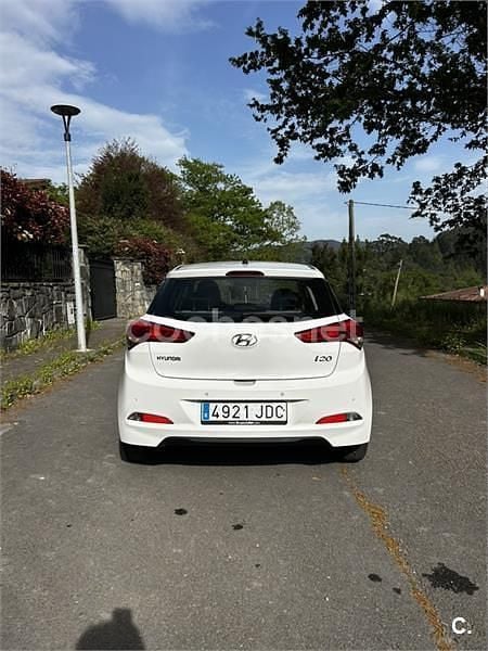 Usado Hyundai i20 84 CV (61 kW) 2016 Blanco Berlina
