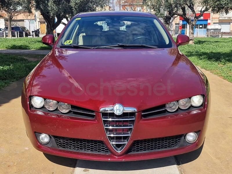 Usado Alfa Romeo 159 150 CV (110 kW) 2007 Granate Familiar