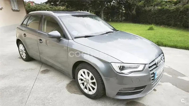 Usado Audi A3 Advanced 110 CV (80 kW) 2015 Gris / plata Berlina