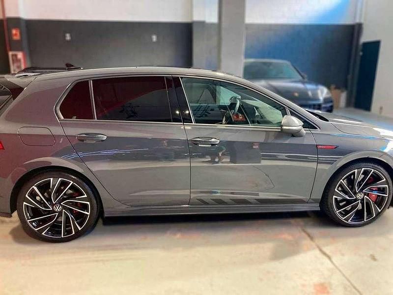 Usado VW Golf VIII GTI 300 CV (220 kW) 2022 Gris Utilitario