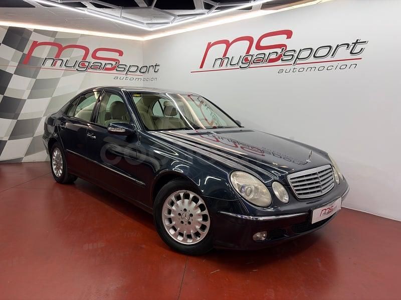 Usado Mercedes E270 Elegance 177 CV (130 kW) 2003 Azul Familiar