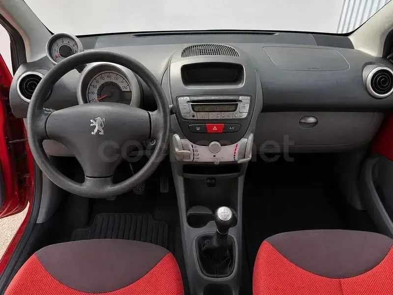 Usado Peugeot 107 54 CV (39 kW) 2007 Rojo Utilitario
