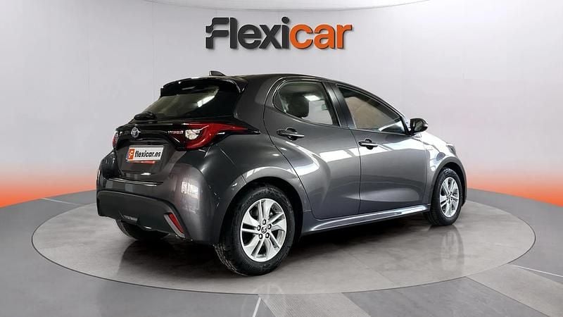Usado Toyota Yaris Hybrid Business Edition 116 CV (85 kW) 2021 Negro Utilitario