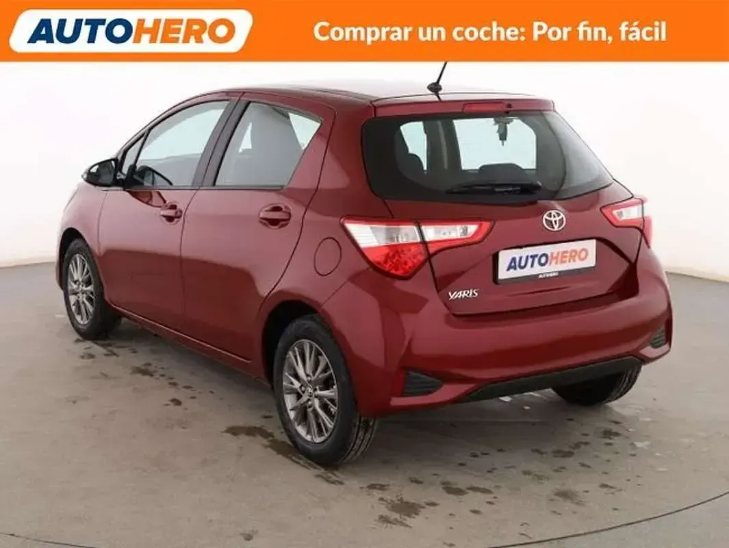 Usado Toyota Yaris Active 110 CV (80 kW) 2017 Rojo Berlina