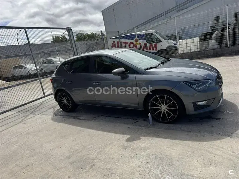 Usado Seat Leon CONNECT 150 CV (110 kW) 2015 Gris / plata Berlina