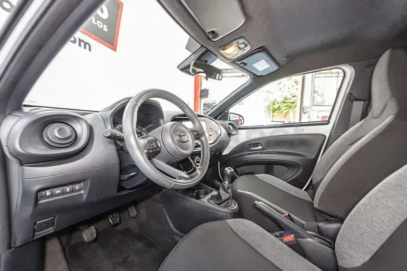 Usado Toyota Aygo X 72 CV (52 kW) 2025 Blanco SUV