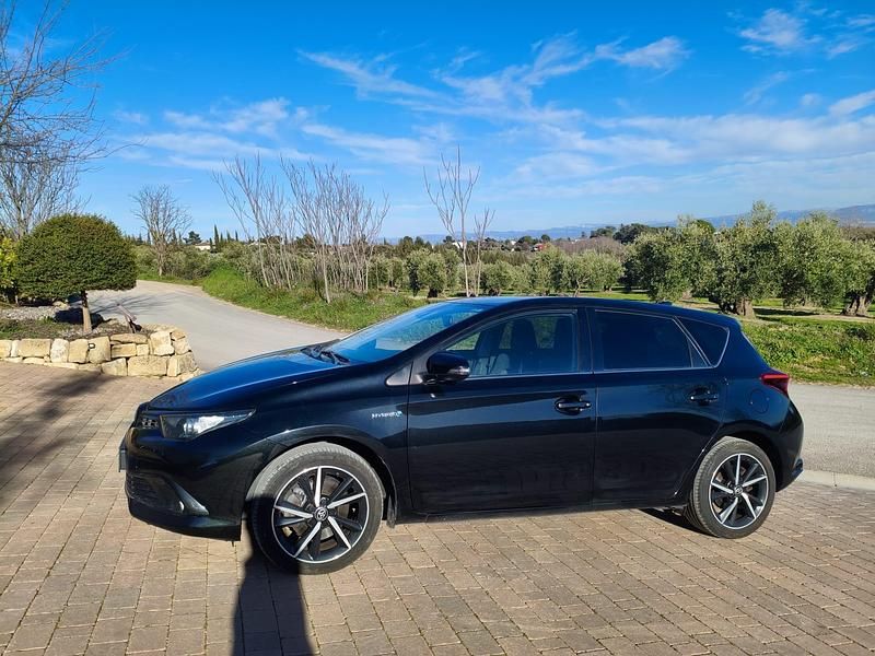 Usado Toyota Auris Hybrid Advance 136 CV (100 kW) 2018 Negro Utilitario