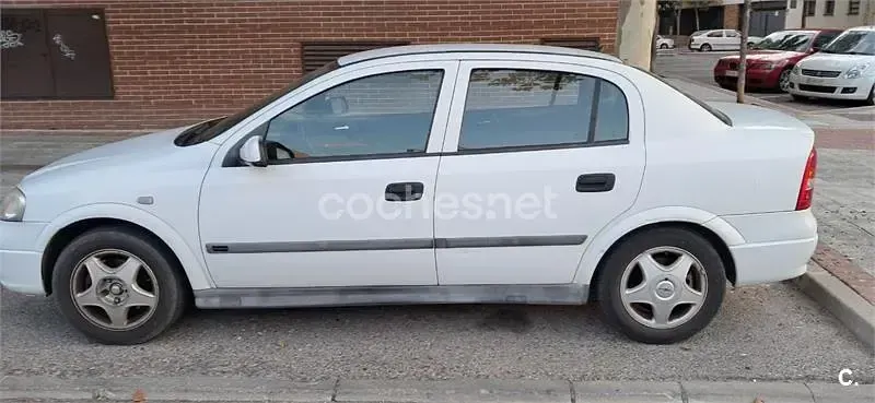 Usado Opel Astra Elegance 115 CV (84 kW) 1999 Blanco Berlina