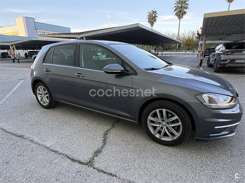 Usado VW Golf VII Advance 125 CV (91 kW) 2017 Gris / plata Berlina