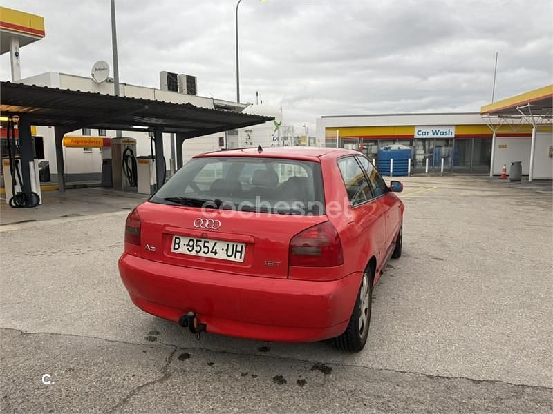 Usado Audi A3 Attraction 150 CV (110 kW) 1998 Rojo Berlina