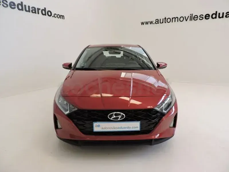 Usado Hyundai i20 100 CV (73 kW) 2021 Rojo Utilitario